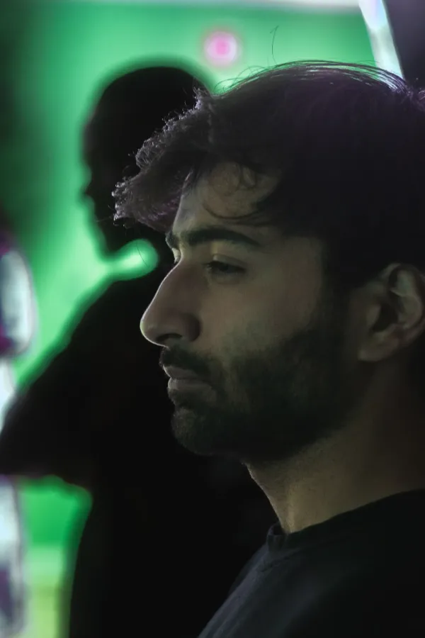Bts mv director side profile green screen shadow backdrop